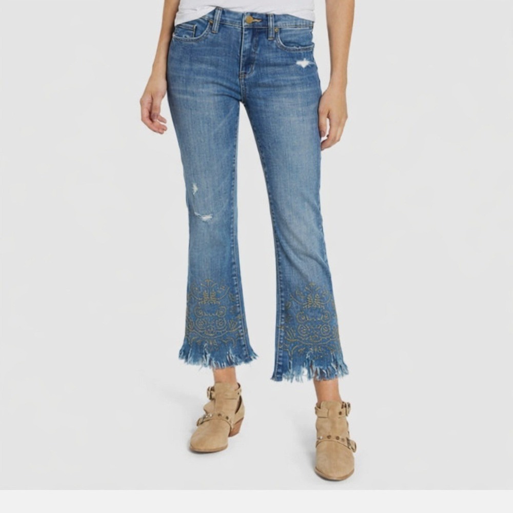 Blank NYC Kick Flare Jeans Womens SZ 30 Medium Wash Good Studded Frayed Hem
